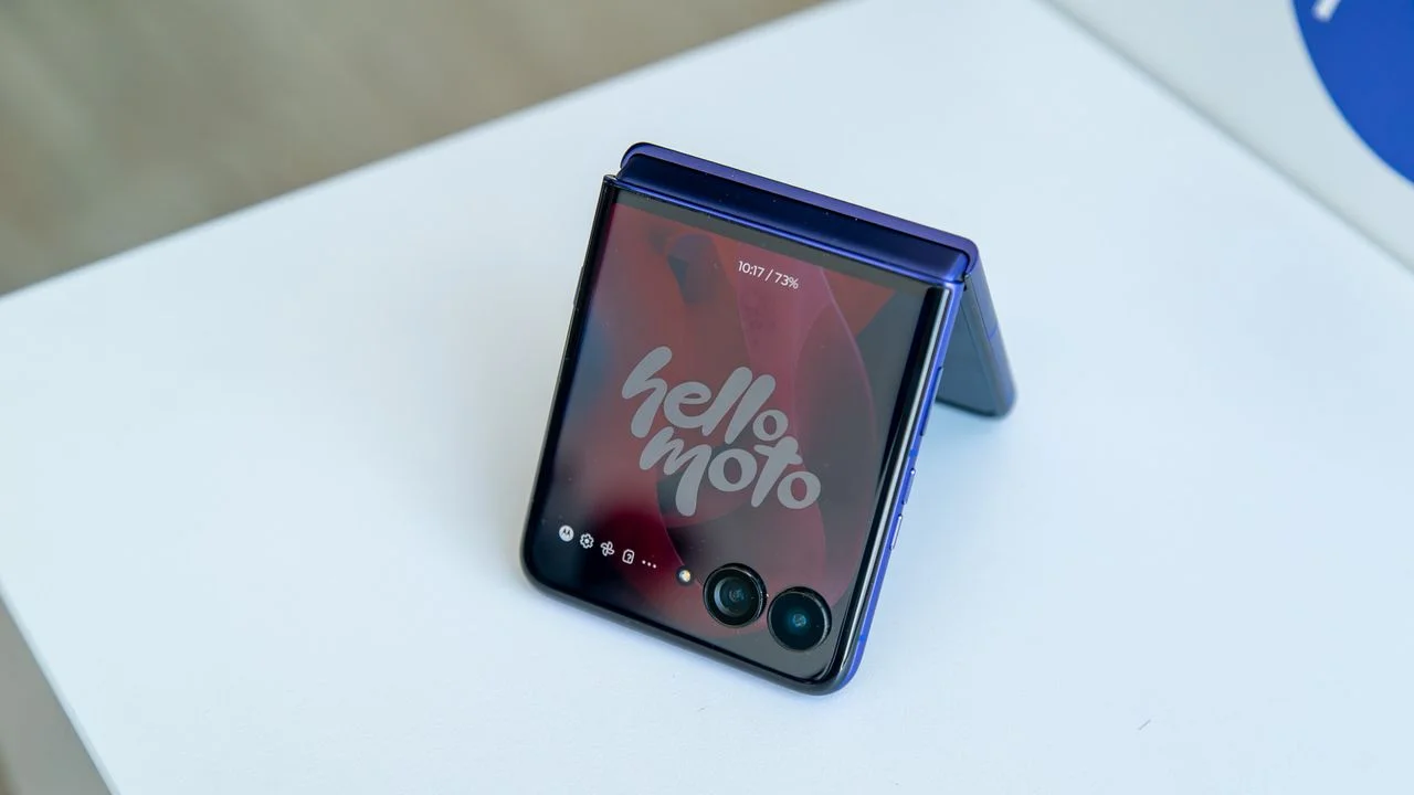 Comparing Motorola Razr Ultra 2026 and Samsung Galaxy Z Flip 7: A Smart Investment in Flip Phones