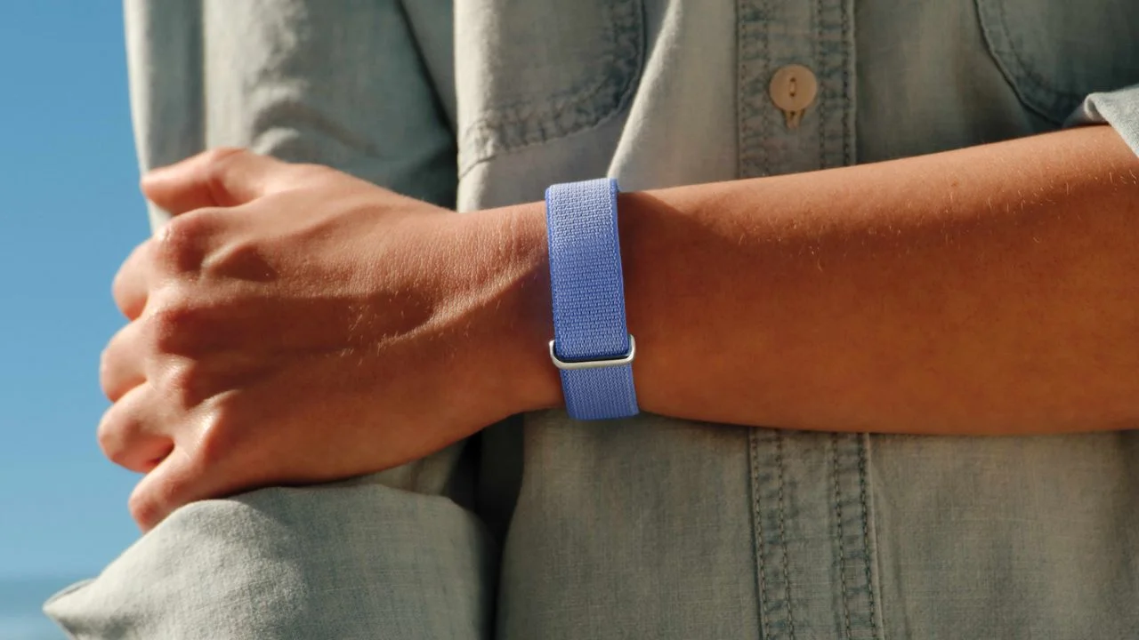 Google's Fitbit Air Launches: A Screenless Fitness Band Designed for Your Lifestyle