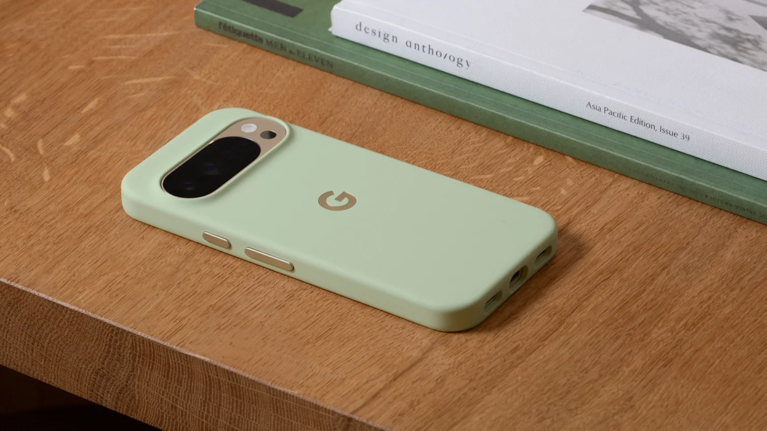 Pixelsnap case on a Pixel 10 Pro