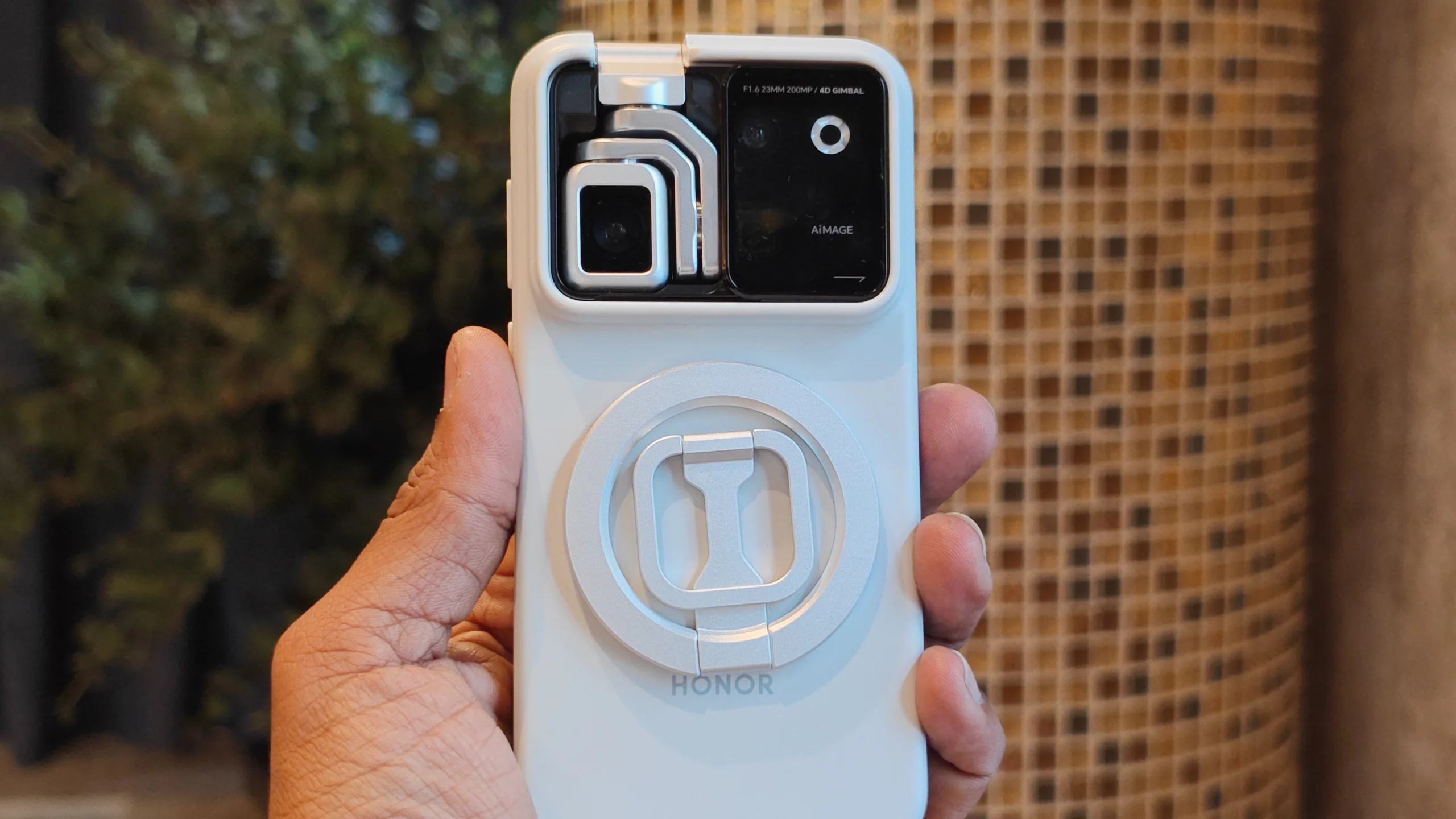 Hands on with the Honor Robot Phone with a 4DoF motorized retractable gimbal