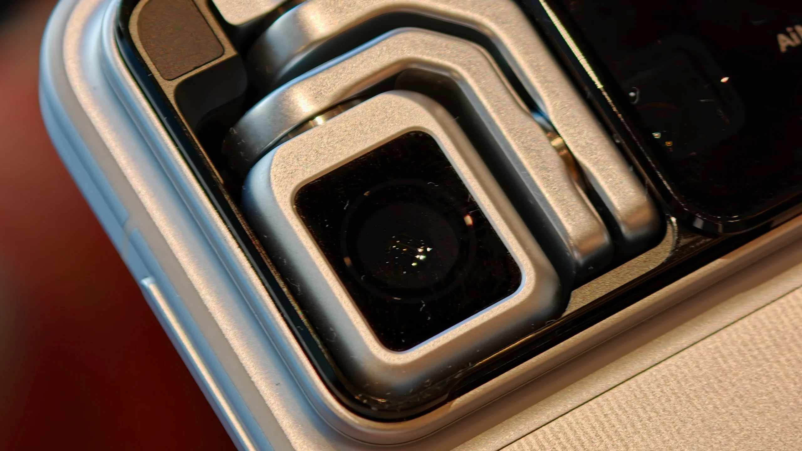 Hands on with the Honor Robot Phone with a 4DoF motorized retractable gimbal