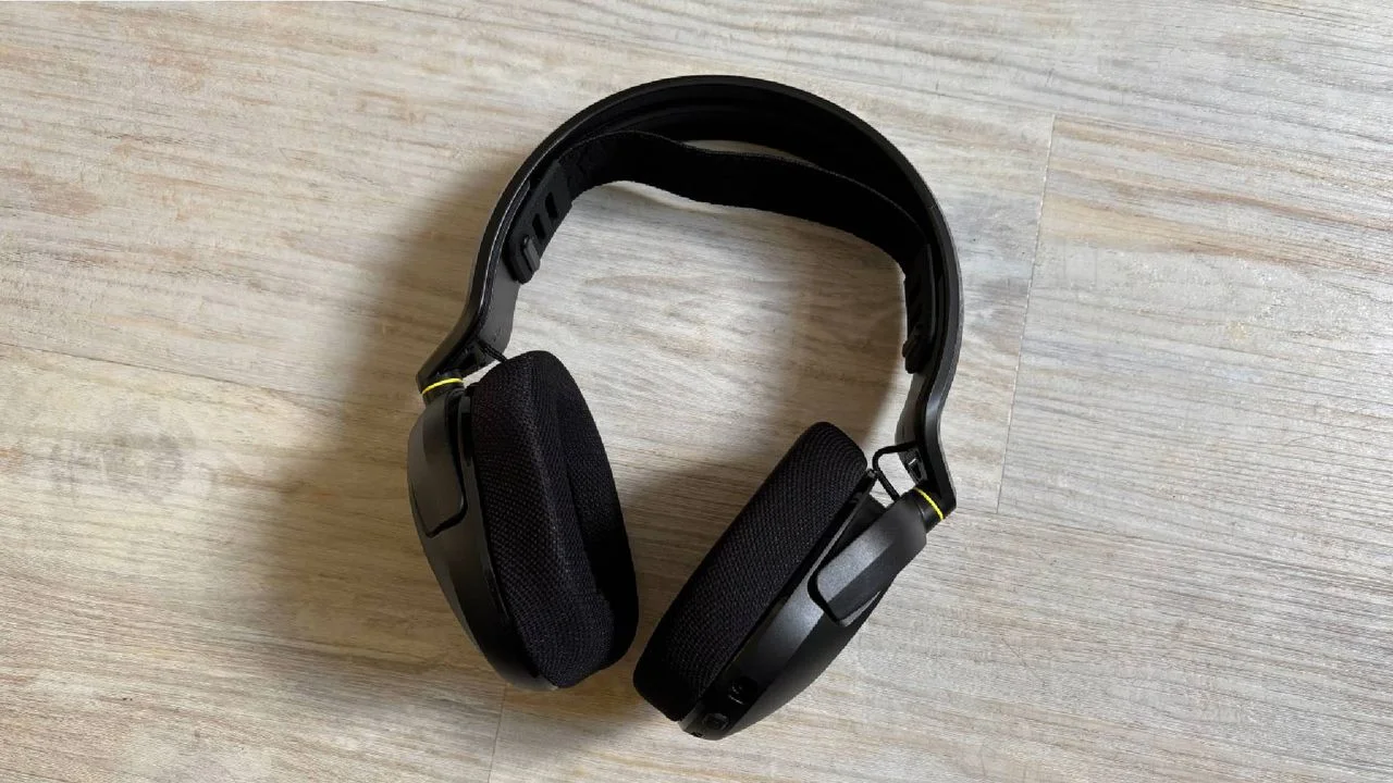 The Corsair HS35 v3 wireless headset strips back a gaming headset to exactly what matters: premium quality at a reasonable price