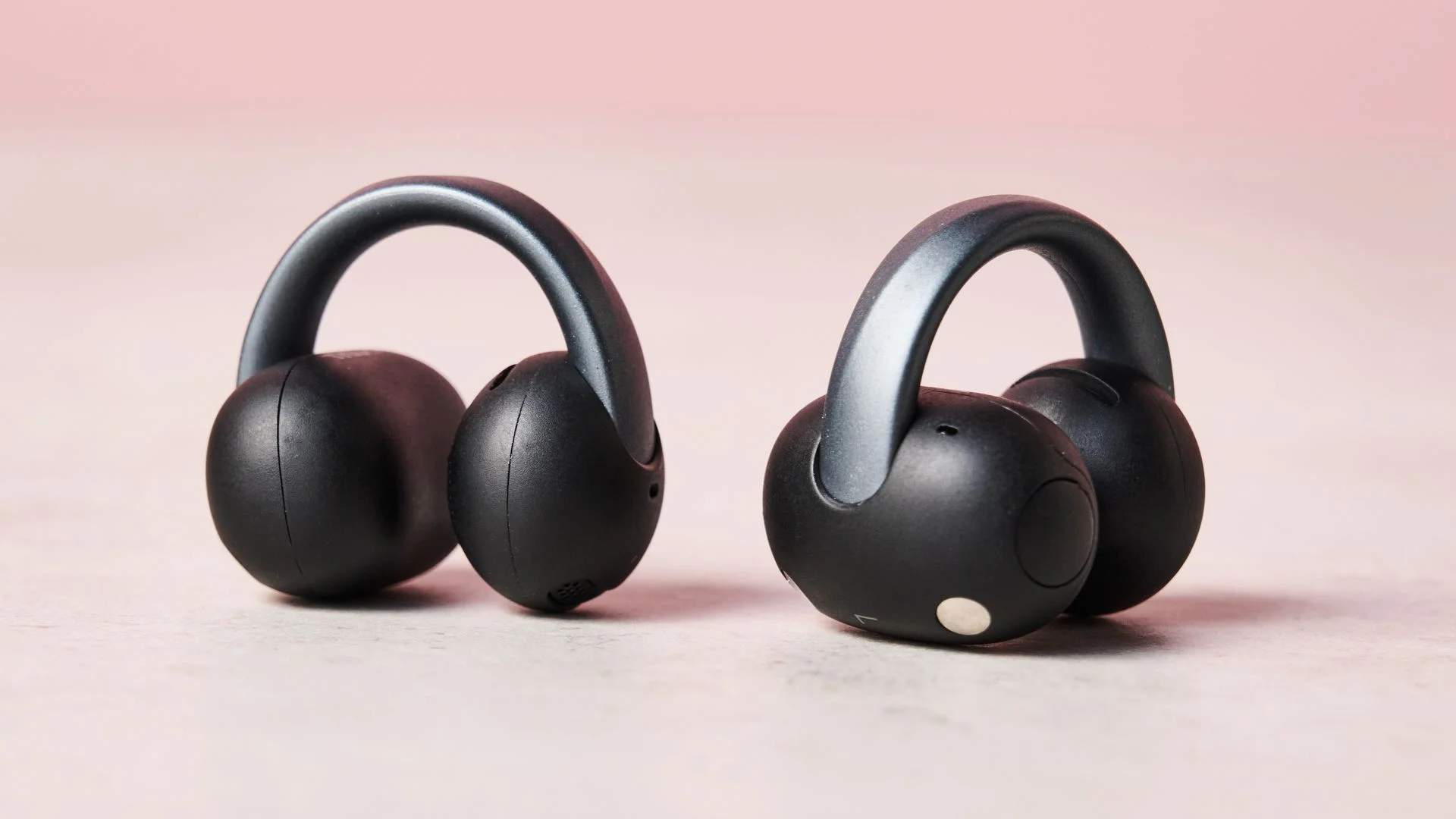 Anker Soundcore AeroClip 2 against pink background