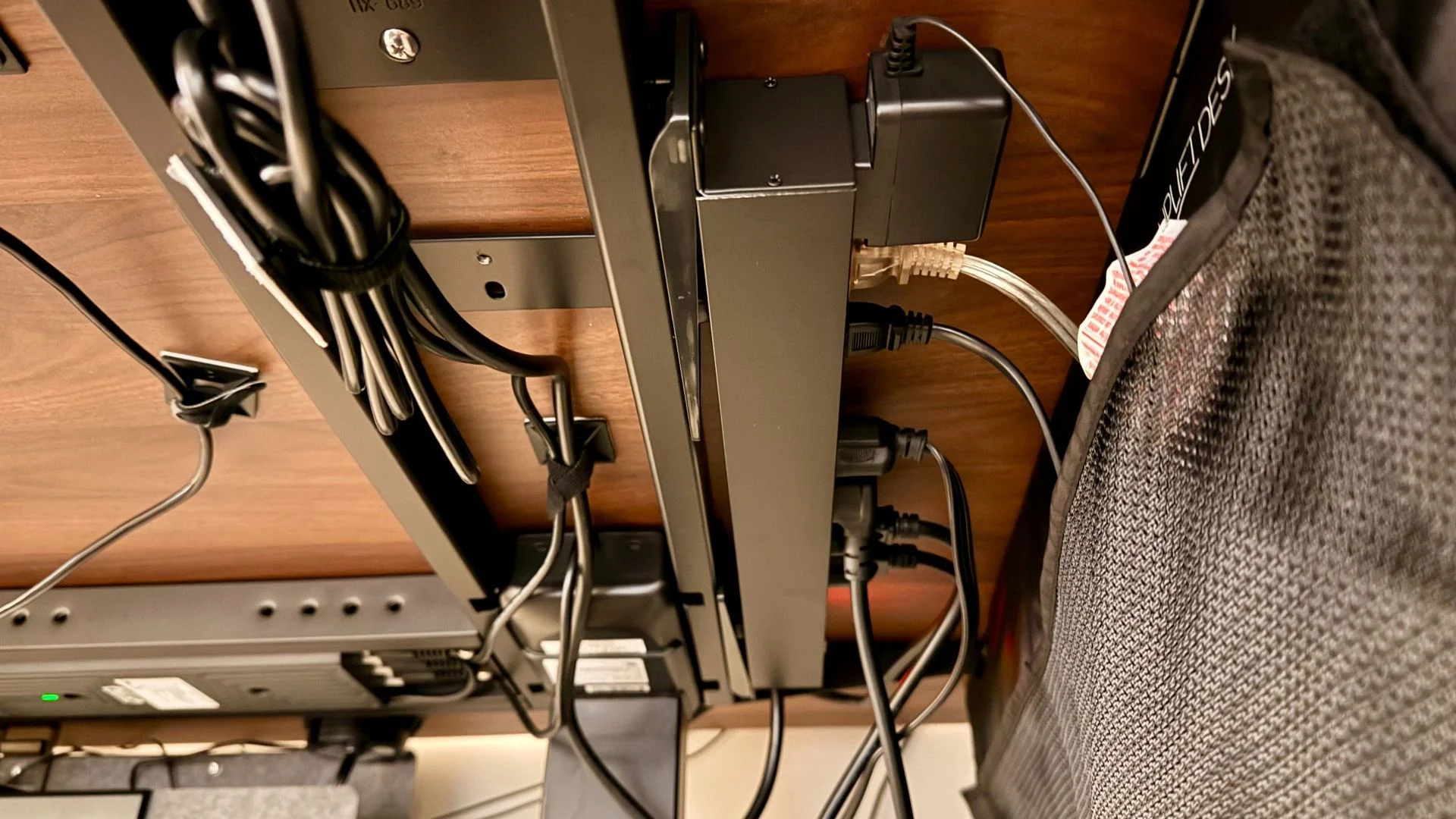 Uplift | V3 L-Shaped Standing Desk